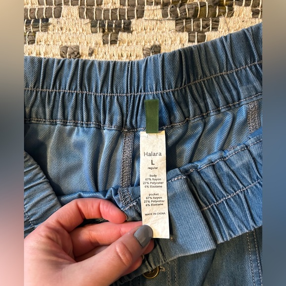 Blue Wide-Leg Pants with Button Detail - Picture 4 of 6